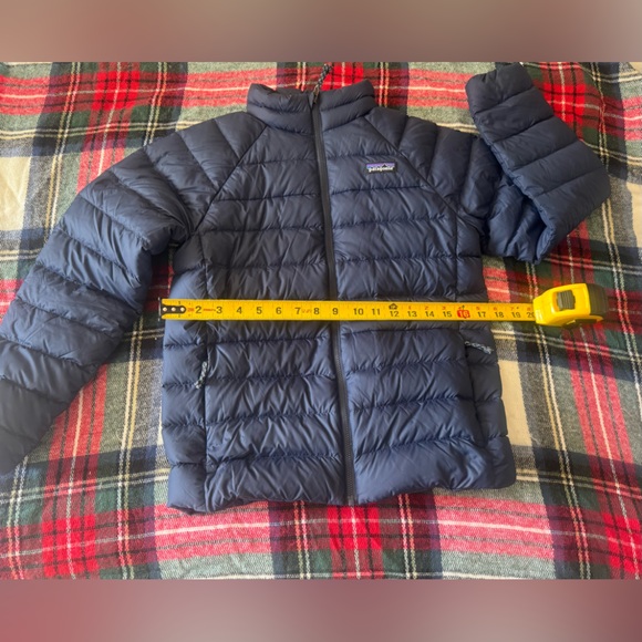 Patagonia Down Sweater Jacket Boys Size L 12 in excellent condition. Navy Color. - Picture 11 of 13